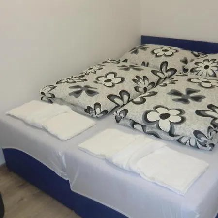 Appartement Hu à Prague Extérieur photo